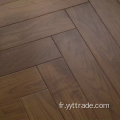 Plancher de bois franc solide